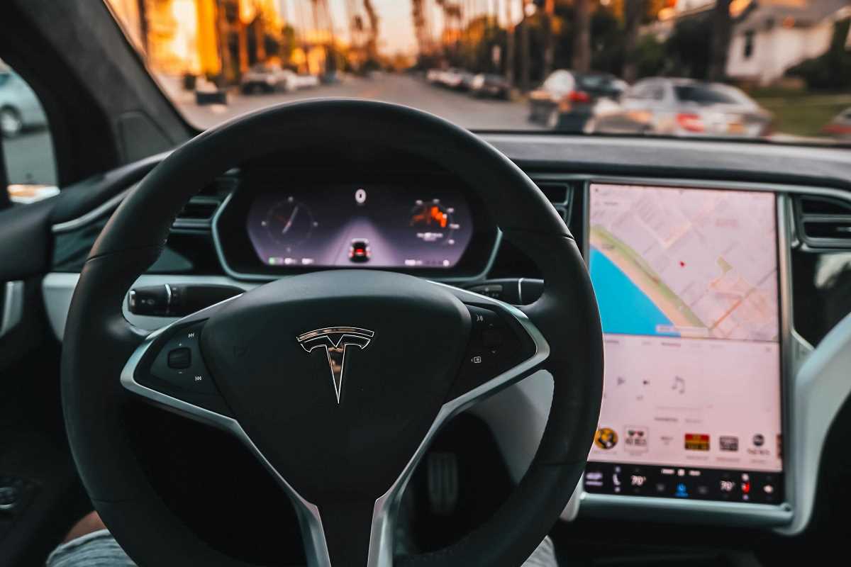 Comparing the 2025 Tesla Model Y and Ford Mustang Mach-E